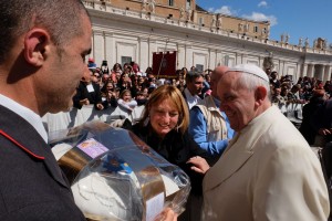 L'arrivo a roma e la consegna della Colomba a Papa francesco da parte de Le Torte di Giada , una grande emozione vissuta dallo staff 